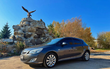 Opel Astra J, 2011 год, 630 000 рублей, 1 фотография