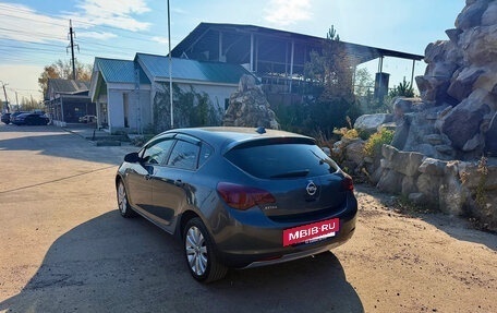 Opel Astra J, 2011 год, 630 000 рублей, 2 фотография