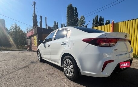 KIA Rio IV, 2018 год, 1 450 000 рублей, 2 фотография