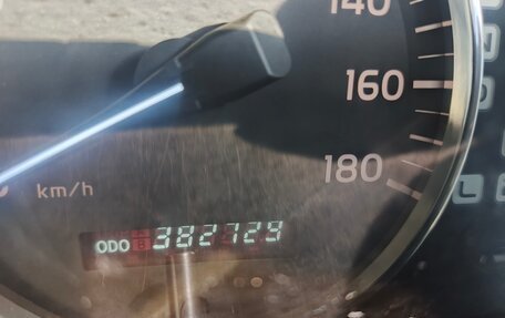 Toyota Land Cruiser 100 рестайлинг 2, 2002 год, 1 750 000 рублей, 14 фотография