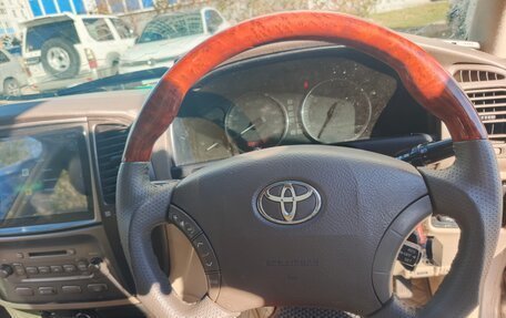 Toyota Land Cruiser 100 рестайлинг 2, 2002 год, 1 750 000 рублей, 17 фотография