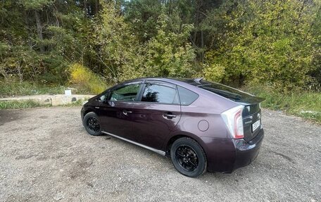 Toyota Prius, 2013 год, 950 000 рублей, 3 фотография