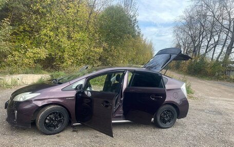Toyota Prius, 2013 год, 950 000 рублей, 33 фотография