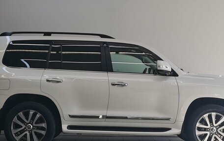 Toyota Land Cruiser 200, 2017 год, 6 590 000 рублей, 4 фотография