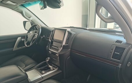 Toyota Land Cruiser 200, 2017 год, 6 590 000 рублей, 19 фотография