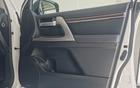 Toyota Land Cruiser 200, 2017 год, 6 590 000 рублей, 37 фотография