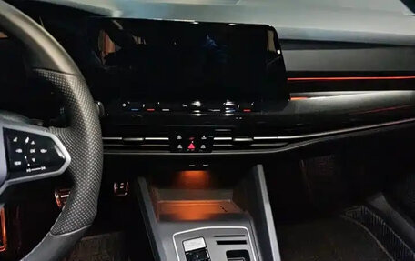 Volkswagen Golf VIII, 2023 год, 1 630 000 рублей, 9 фотография