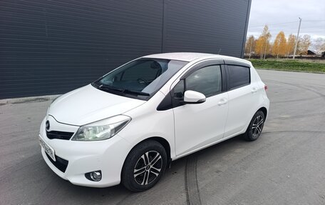 Toyota Vitz, 2013 год, 720 000 рублей, 3 фотография