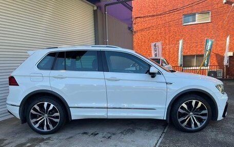 Volkswagen Tiguan II, 2019 год, 1 944 069 рублей, 7 фотография