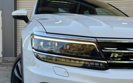 Volkswagen Tiguan II, 2019 год, 1 944 069 рублей, 3 фотография