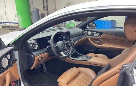 Mercedes-Benz E-Класс, 2021 год, 4 500 000 рублей, 4 фотография