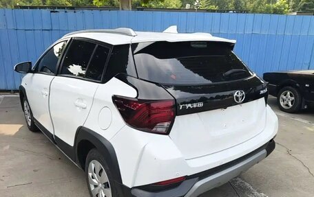Toyota Yaris XP150 рестайлинг, 2022 год, 1 099 000 рублей, 2 фотография