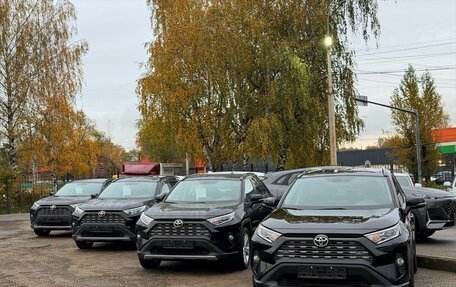 Toyota RAV4, 2020 год, 3 699 000 рублей, 2 фотография
