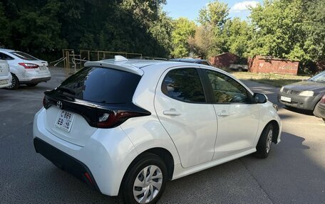 Toyota Yaris, 2021 год, 1 260 000 рублей, 3 фотография