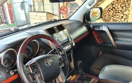 Toyota Land Cruiser Prado 150 рестайлинг 2, 2010 год, 2 600 000 рублей, 8 фотография