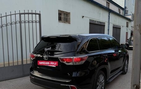 Toyota Highlander III, 2014 год, 2 320 000 рублей, 2 фотография