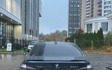 BMW 3 серия, 2018 год, 1 460 000 рублей, 13 фотография