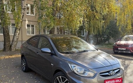 Hyundai Solaris II рестайлинг, 2011 год, 550 000 рублей, 3 фотография