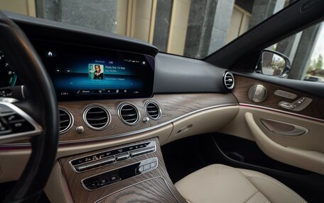 Mercedes-Benz E-Класс, 2021 год, 4 400 000 рублей, 30 фотография