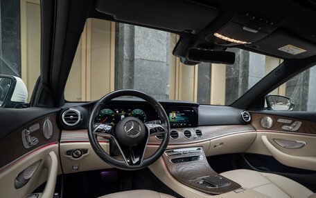 Mercedes-Benz E-Класс, 2021 год, 4 400 000 рублей, 33 фотография