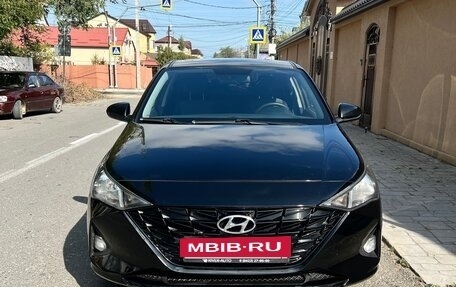 Hyundai Solaris II рестайлинг, 2021 год, 1 330 000 рублей, 2 фотография