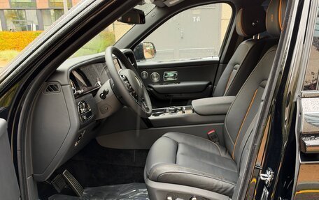 Rolls-Royce Cullinan, 2026 год, 62 000 000 рублей, 17 фотография
