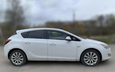 Opel Astra J, 2011 год, 700 000 рублей, 1 фотография