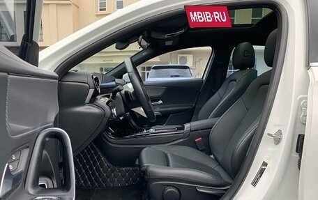 Mercedes-Benz A-Класс, 2023 год, 2 150 000 рублей, 6 фотография