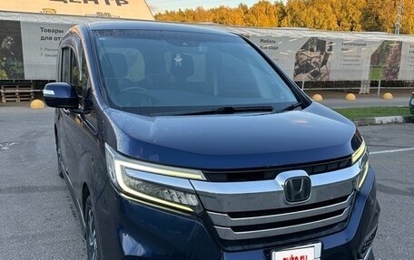 Honda Stepwgn IV, 2018 год, 2 200 000 рублей, 2 фотография