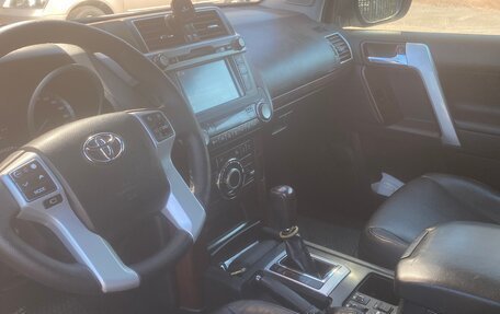 Toyota Land Cruiser Prado 150 рестайлинг 2, 2014 год, 3 100 000 рублей, 3 фотография