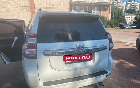 Toyota Land Cruiser Prado 150 рестайлинг 2, 2014 год, 3 100 000 рублей, 2 фотография