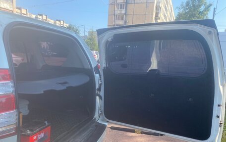 Toyota Land Cruiser Prado 150 рестайлинг 2, 2014 год, 3 100 000 рублей, 14 фотография