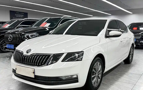 Skoda Octavia, 2022 год, 1 285 000 рублей, 2 фотография