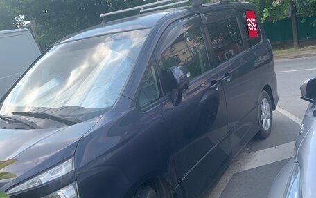 Toyota Voxy II, 2007 год, 1 270 000 рублей, 3 фотография