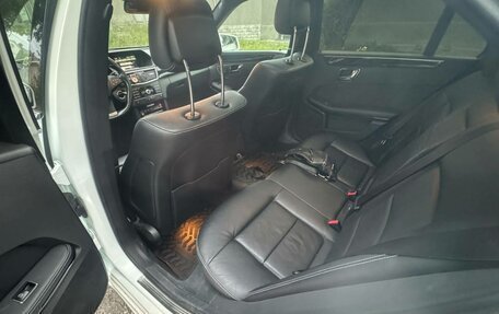 Mercedes-Benz E-Класс, 2011 год, 1 500 000 рублей, 13 фотография