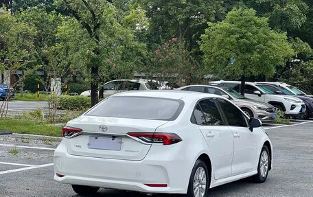 Toyota Corolla, 2022 год, 1 350 000 рублей, 5 фотография