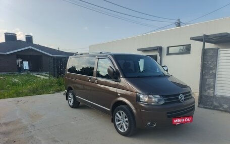 Volkswagen Caravelle T5, 2011 год, 1 650 000 рублей, 2 фотография