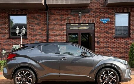 Toyota C-HR I рестайлинг, 2020 год, 2 800 000 рублей, 3 фотография