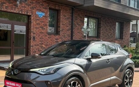Toyota C-HR I рестайлинг, 2020 год, 2 800 000 рублей, 5 фотография