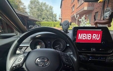 Toyota C-HR I рестайлинг, 2020 год, 2 800 000 рублей, 8 фотография
