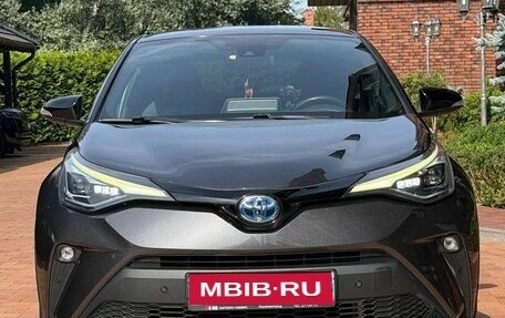 Toyota C-HR I рестайлинг, 2020 год, 2 800 000 рублей, 1 фотография