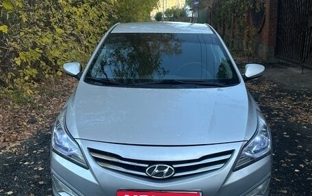 Hyundai Solaris II рестайлинг, 2014 год, 800 000 рублей, 1 фотография