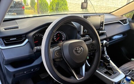 Toyota RAV4, 2021 год, 4 950 000 рублей, 4 фотография
