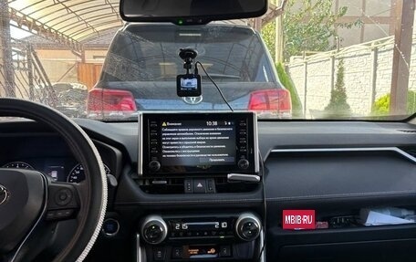 Toyota RAV4, 2021 год, 4 950 000 рублей, 8 фотография