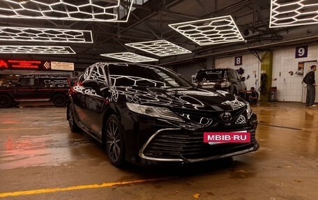 Toyota Camry, 2021 год, 3 400 000 рублей, 10 фотография