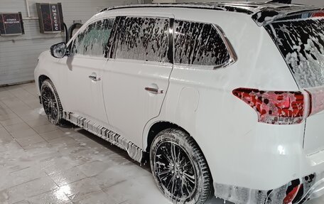 Mitsubishi Outlander III рестайлинг 3, 2022 год, 3 500 000 рублей, 4 фотография