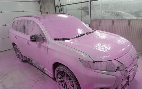 Mitsubishi Outlander III рестайлинг 3, 2022 год, 3 500 000 рублей, 3 фотография