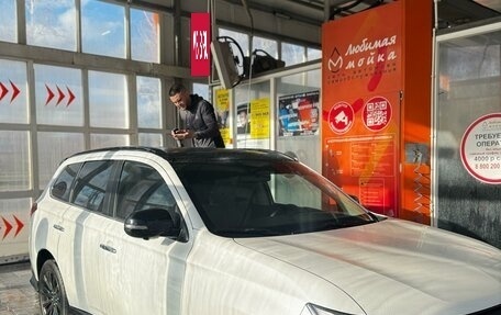 Mitsubishi Outlander III рестайлинг 3, 2022 год, 3 500 000 рублей, 7 фотография