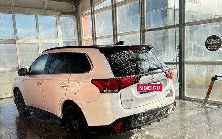 Mitsubishi Outlander III рестайлинг 3, 2022 год, 3 500 000 рублей, 8 фотография