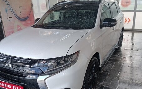 Mitsubishi Outlander III рестайлинг 3, 2022 год, 3 500 000 рублей, 5 фотография